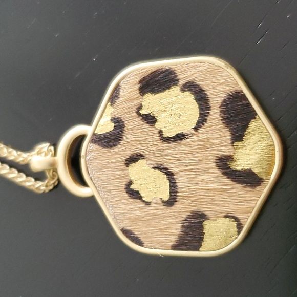 LUCKY BRAND GOLD-TONE ANIMAL-PRINT PONY HAIR DISC ADJUSTABLE PENDANT NEC… - Picture 3 of 7